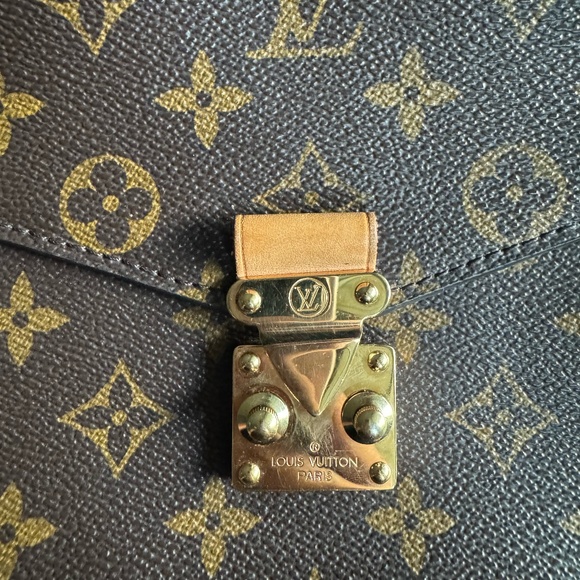 LOUIS VUITTON Monogram Pochette Metis - Picture 6 of 10